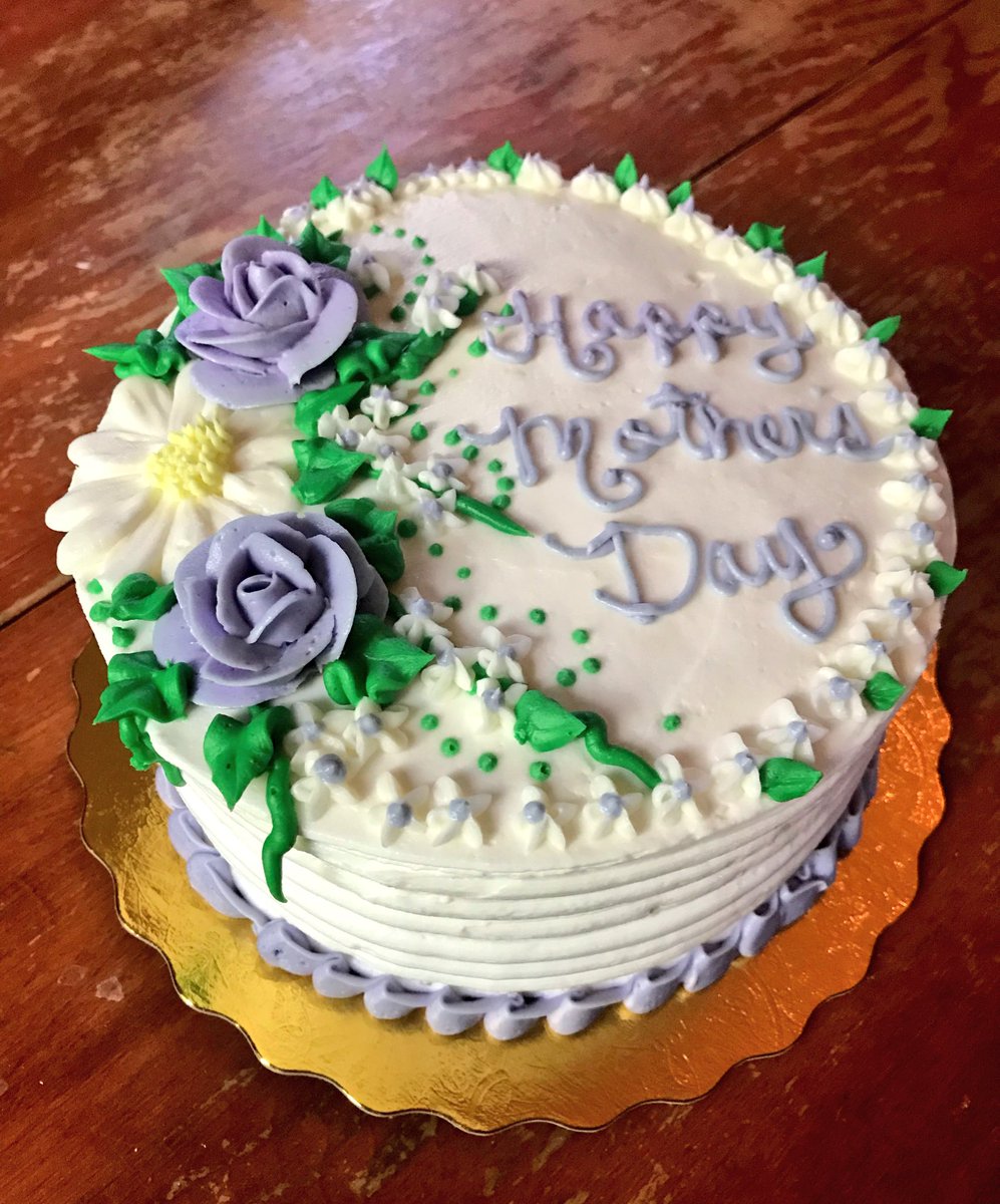 mboltonrivers's tweet photo. Pretty proud of this pretty cake I just scored for 75% off at @TopsMarkets! (What can I say? I’m my mother’s daughter!) #bargain #mothersday #weekoldbakedgoods https://t.co/jvB71TAaea
