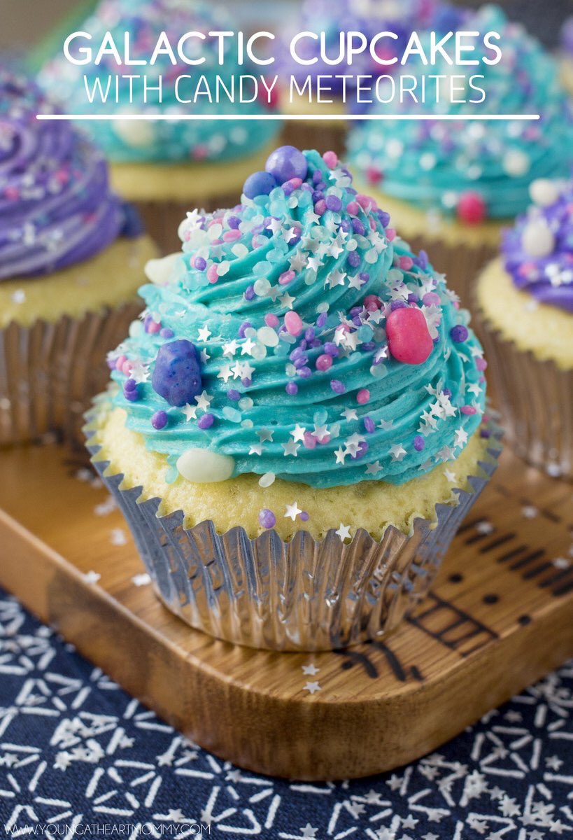 youngathrtmom's tweet photo. Galactic Cupcakes With Candy Meteorites + Ice Age Collision Course
https://t.co/zSTN5vL9sm… #ScratInSpace #CollisionCourse https://t.co/KgigiYyrI1
