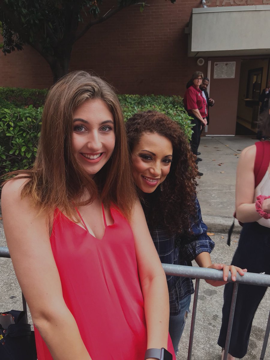 kaitlynmarie012's tweet photo. i met some beautiful people and watched a beautiful show 🤩🤩 #hamilton #bestgradpresent https://t.co/SJrzMDrhV1