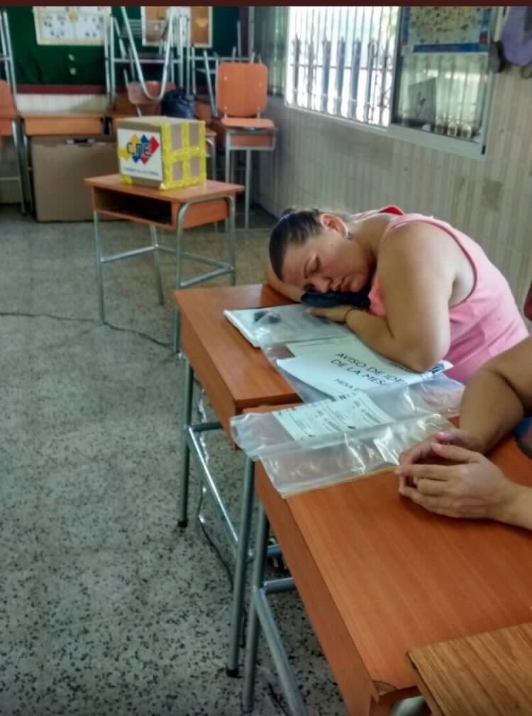 alexagomez2000's tweet photo. Jorge Rodríguez y Diosdado cabello declararon, que la jornada de hoy fue exitosa, de participación masiva, sin inconvenientes. De mucho civismo 🤣🤣🤣 https://t.co/ctC6pOkyRT