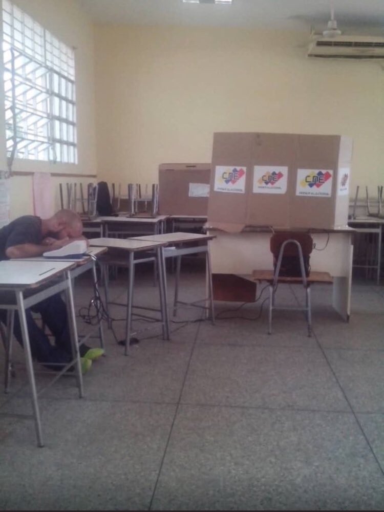 alexagomez2000's tweet photo. Jorge Rodríguez y Diosdado cabello declararon, que la jornada de hoy fue exitosa, de participación masiva, sin inconvenientes. De mucho civismo 🤣🤣🤣 https://t.co/ctC6pOkyRT