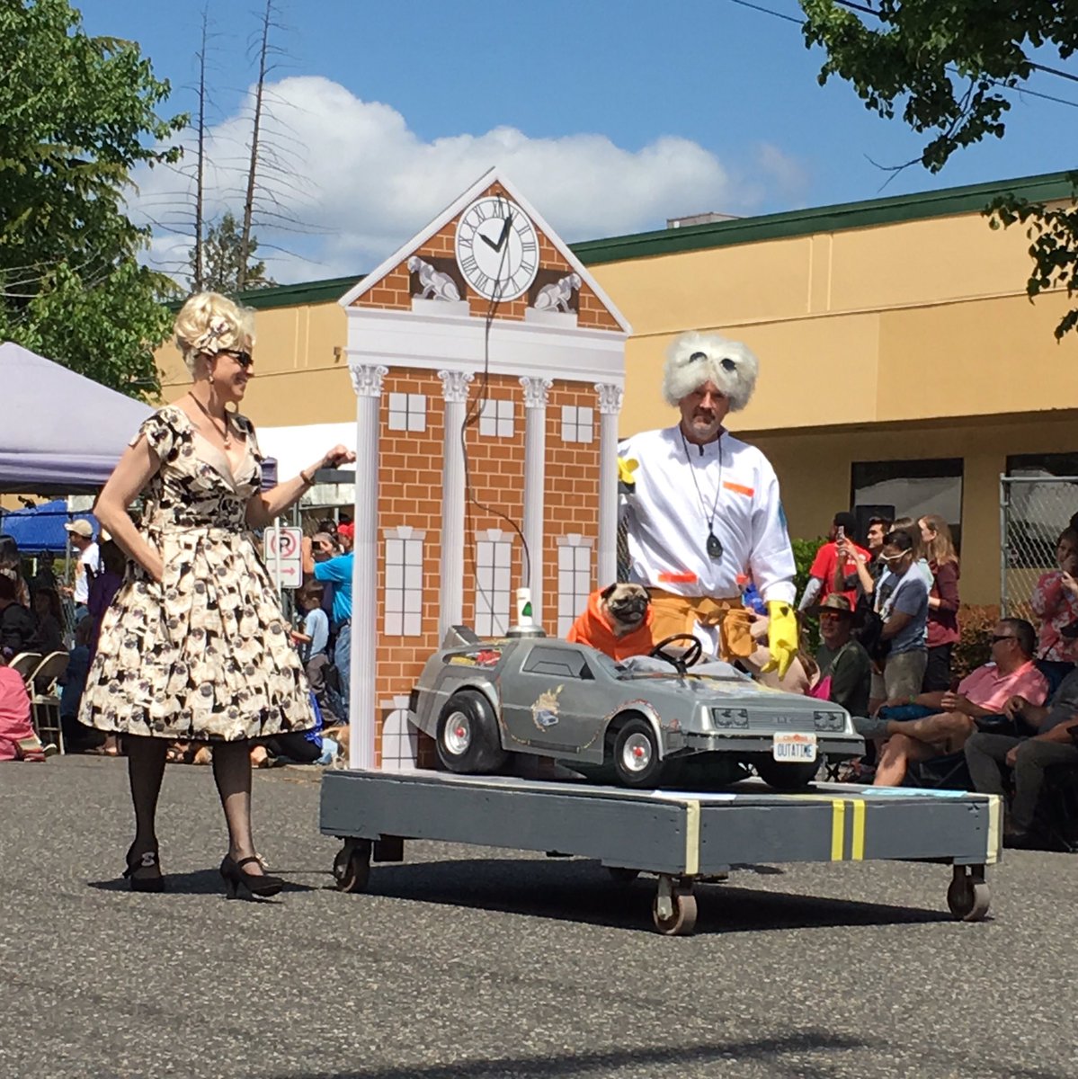kpetersnm's tweet photo. Entirely too much cuteness and some amazing creativity on display at #pdxpugcrawl today! Happy to bask in the sun and support @OregonHumane Society's important work. https://t.co/RyYp0nbfTG