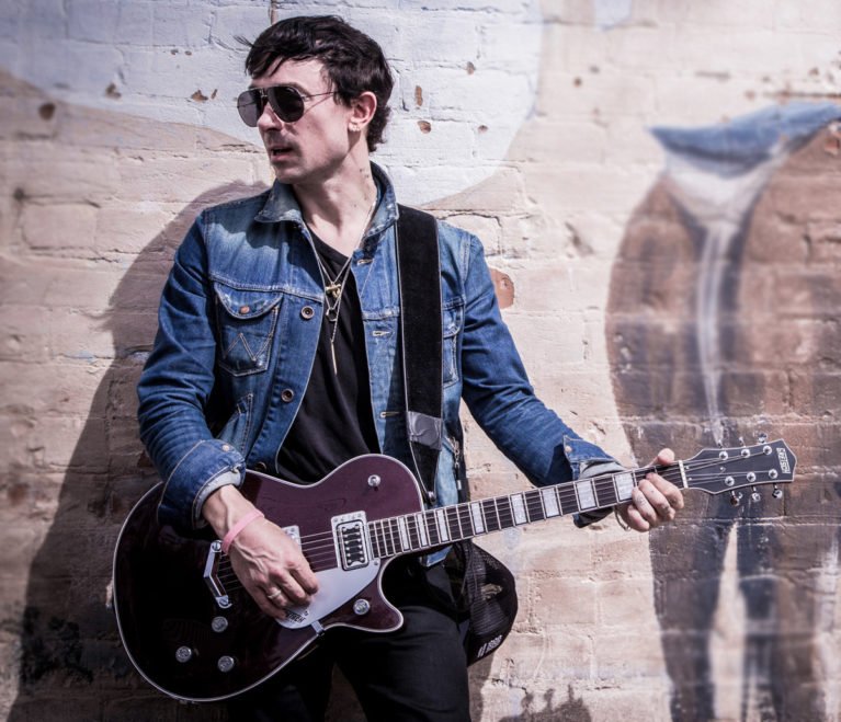 GretschUSA's tweet photo. Have you been bitten by the #Gretsch Jet bug? Robbie Furze of @thebigpink  sure has! Watch our exclusive interview w/ the guitarist to find out why he's become obsessed with Gretsch #Jets  >>> https://t.co/bz3SuBJoH6 https://t.co/MQdHMOM75U