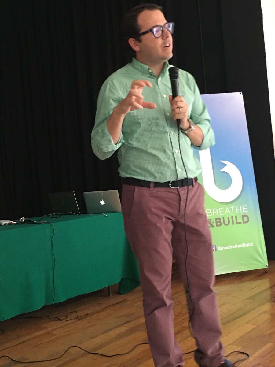 AnaJVillagran's tweet photo. Afortunad@s de contar con broche de oro en Conclusiones de #ComunicaparaGANAR con @mottafocus! Gran ponencia la tuya 👏🏽👏🏽👏🏽 @Breathe_Build #Seminario https://t.co/7Dn9jRr1MM