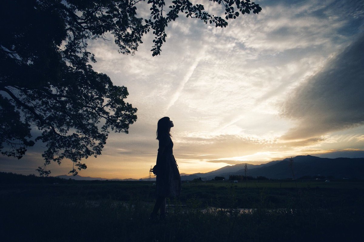 Nanami Na Twitteri シルエット Photo By Jiyujinyu ポートレート 写真 カメラ 被写体 フリーモデル 福岡 佐賀 夕日 空 雲 影 ノスタルジック オールドレンズ 写真好きな人と繋がりたい 春