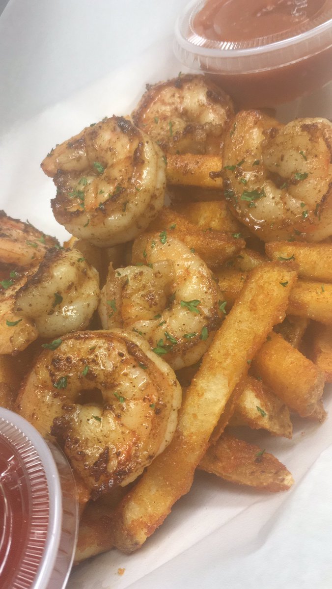 thejollofking's tweet photo. My Grilled Shrimp are off the chain. #shrimpbasket #ontherocksdc #chefkwesi https://t.co/QA7tLUBXy4