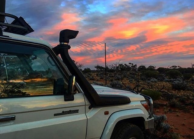 Happy Monday Mates. 🌞 Aren't we lucky to rise &amp; shine with delicious mornings like this! From everyone at <a href="/visitcentralaus/">Visit Central Aus</a> we hope you have a great week &amp; wish you happy and safe travels around the #RedCentreNT. Creamy shot taken near the SA &amp; NT border by <a href="/RinMcArdle/">Rin McArdle</a> 🏜