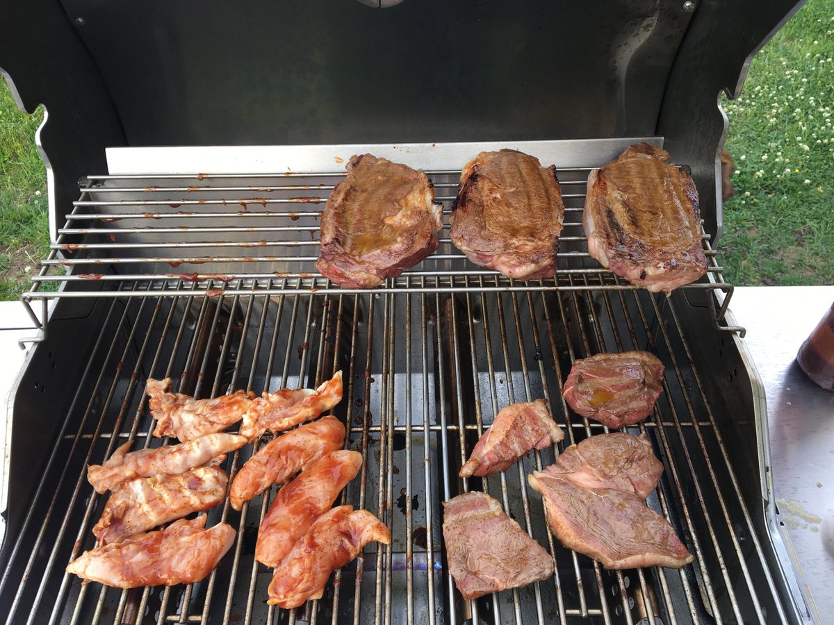 threesandd's tweet photo. What a Sunday Grill looks like ....
#LikeAVillian https://t.co/07zpT2J7nD