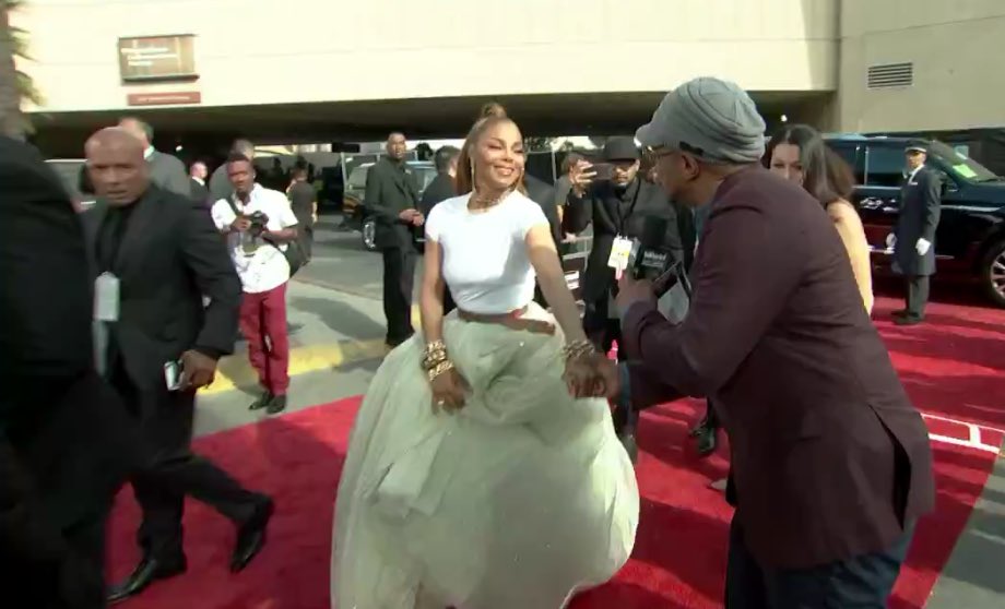 grandesedition's tweet photo. JANET JACKSON AS A PRINCESS YALL OH MU GOD #BBMAS https://t.co/hq8gMJDa3d