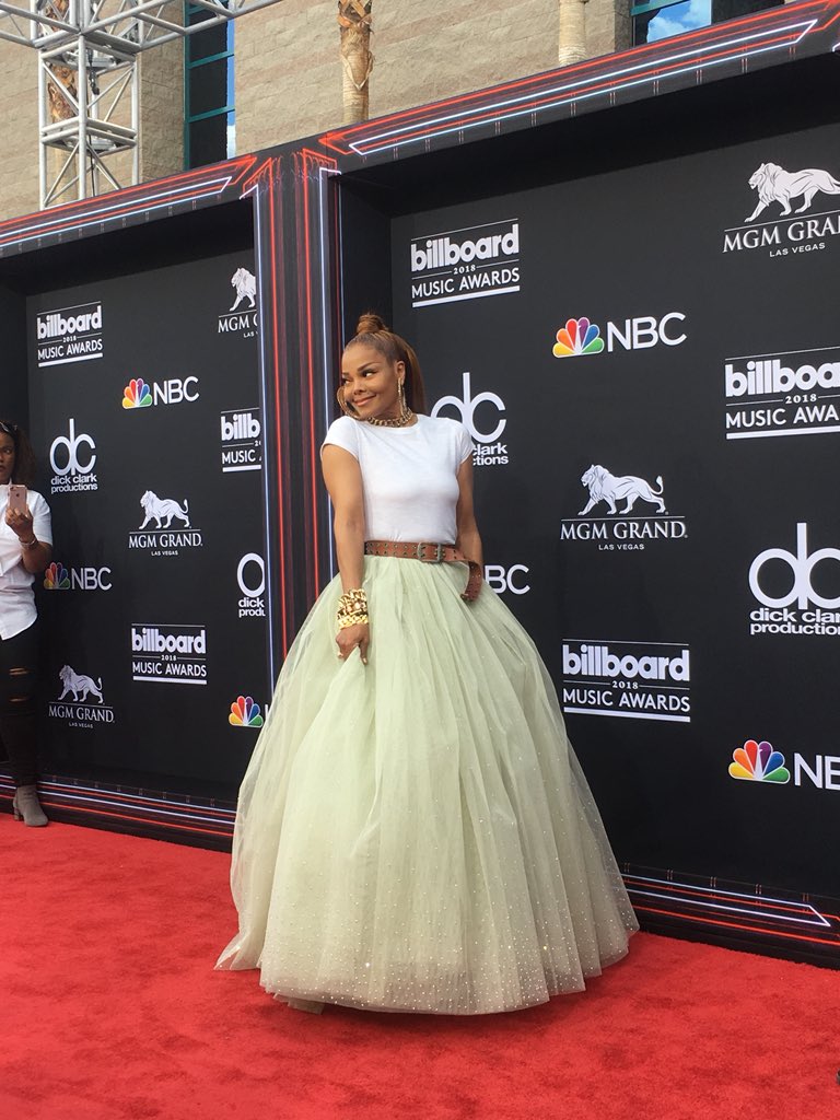 E! Live Events tweet media