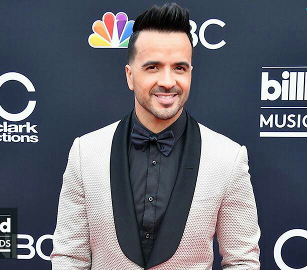 FonsiNews's tweet photo. 📷 Fonsi en los #BBMAs https://t.co/AUqq993Llw