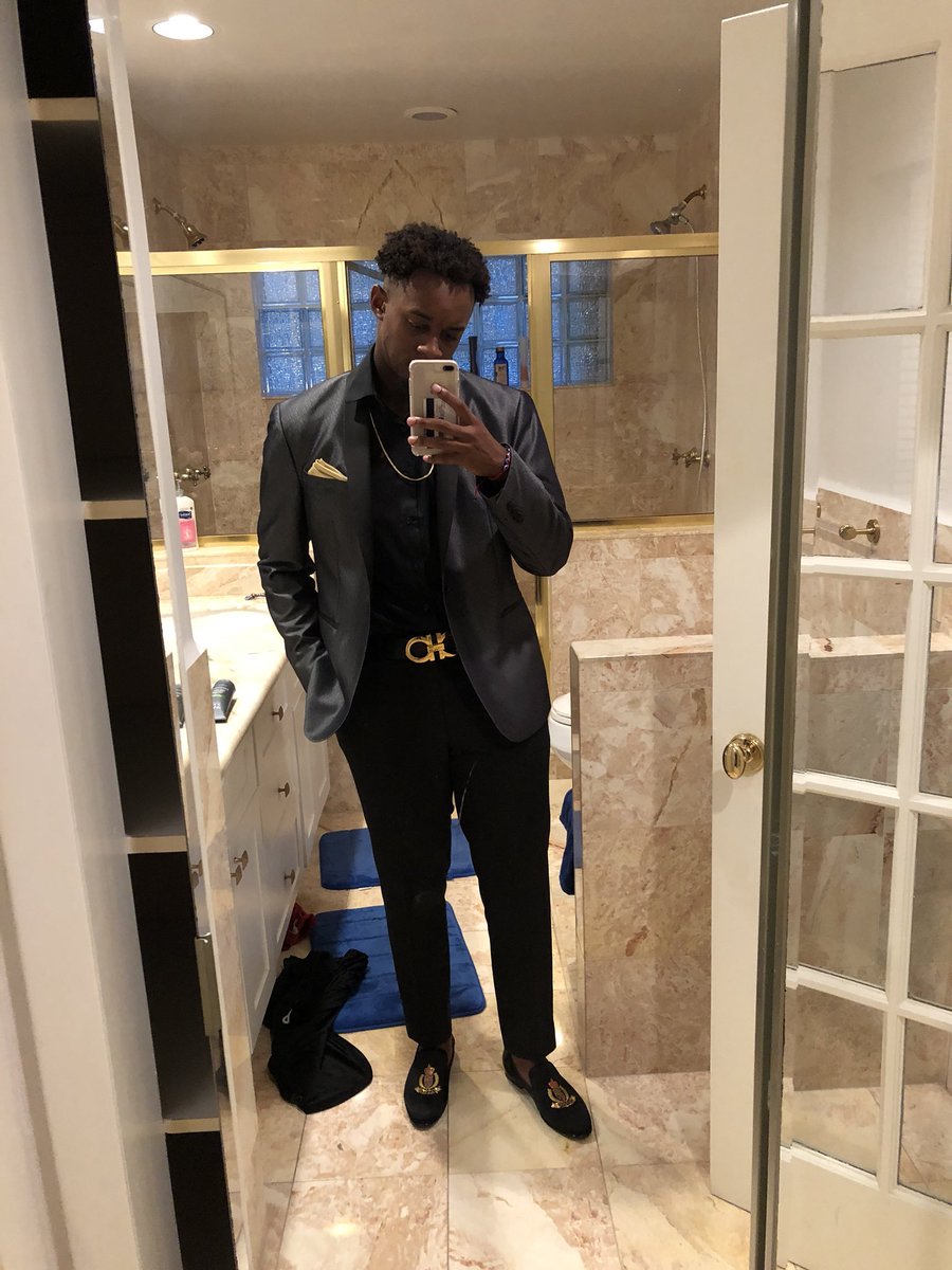 king_fritz13's tweet photo. Prom 2018 and my beautiful mom https://t.co/dqMCgK5LIy