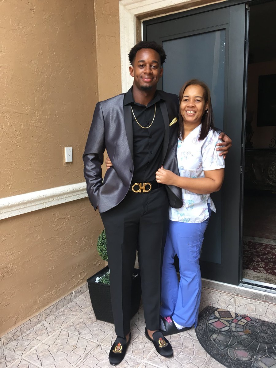 king_fritz13's tweet photo. Prom 2018 and my beautiful mom https://t.co/dqMCgK5LIy