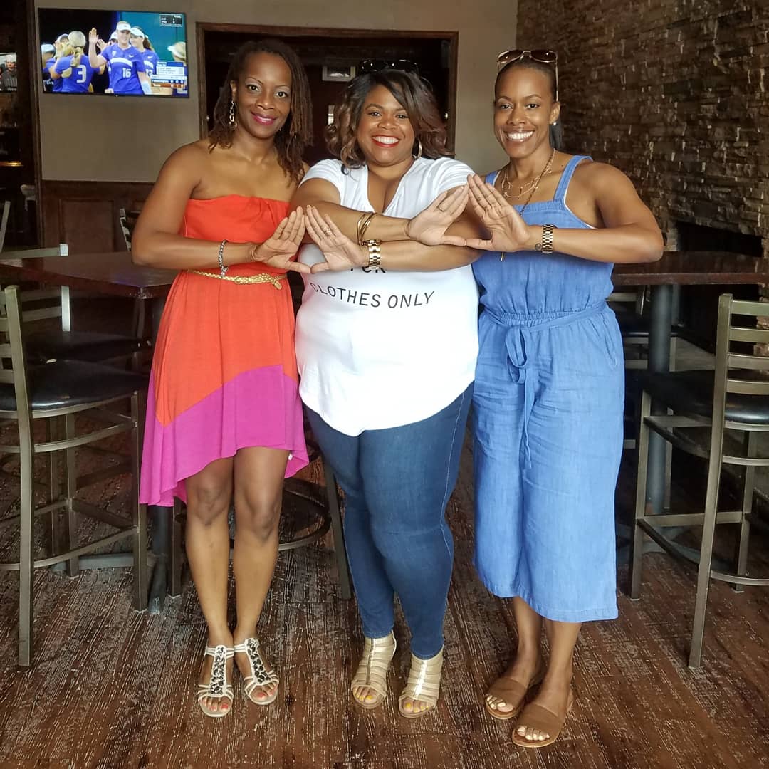 Yatice's tweet photo. Linked up with my LS's for brunch and conversation... β€οΈπΊπ #DST1913 #ZHmade #4 #8 #9 https://t.co/elt4GQf4TW