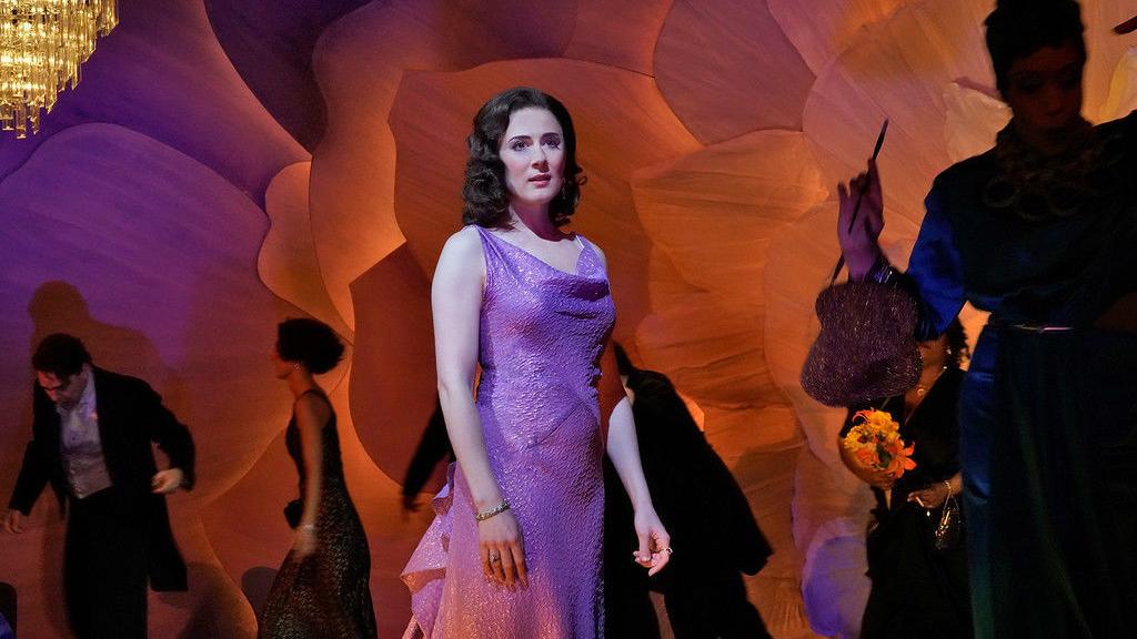 GoSTL's tweet photo. Opera review: A winning, heartbreaking 'Traviata' from Opera Theatre of St. Louis https://t.co/lD55OK5yTd https://t.co/ulpGBLvRvr