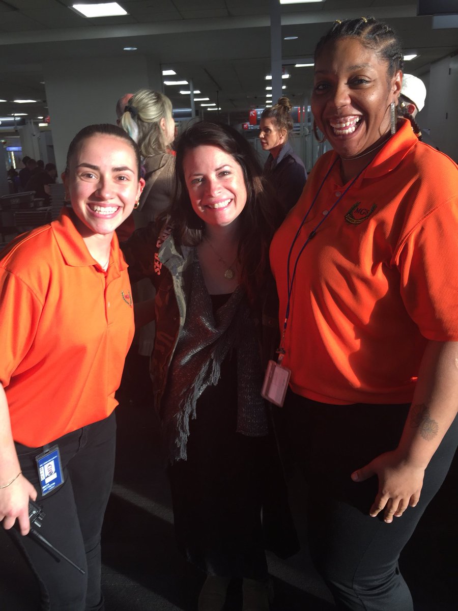 BEST DAY EVER! <a href="/SeanAstin/">Sean Astin</a> from the Goonies and Stranger Things, <a href="/H_Combs/">Holly Marie Combs</a> from Pretty Little Liars, and a wave and smile from <a href="/TINBand/">Thomas Nicholas</a> who was in American Pie😅 so awesome meeting everyone!!!