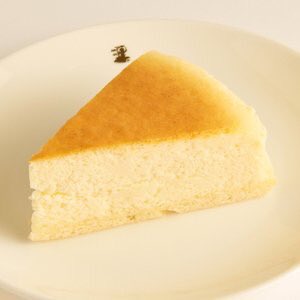 銀座ウエスト ふんわりチーズケーキ はふんわり食感が特徴のベイクドチーズケーキですが電子レンジで30秒程温めると より ふんわり感が増す事がわかりました 喫茶室でもお薦めしておりますので一度お試しください 銀座ウエスト ふんわりチーズケーキ はふんわり食感が特徴のベイクドチーズケーキですが電子レンジで30秒程温めると より ふんわり感が増す事がわかりました 喫茶室でもお薦めしておりますので一度お試しください