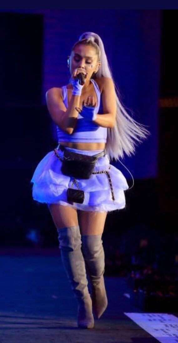 dwnlikesunsets's tweet photo. the outfits already this era I’m LIVING https://t.co/JcTFyrFj2C