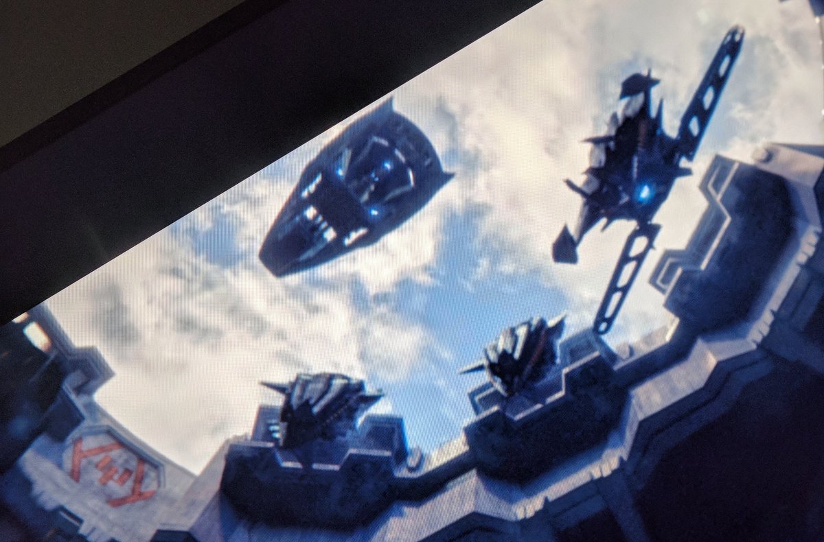 TK4TCH's tweet photo. I JUST nocticed that from the bottom, the Wakandan shuttles look like Black Panther masks. SO DOPE @theblackpanther. #BlackPanther   
#Wakanda https://t.co/5QM2W92XA8