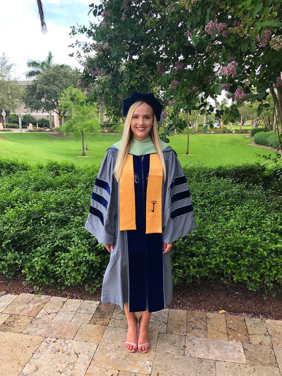kristin_barnes's tweet photo. I’m officially Dr. Kristin Barnes, Doctor of Optometry (O.D.)!!! 👩🏼‍⚕️👀🙌🏻😍❤️ #nsuoptometry #classof2018 https://t.co/bLycXrS5wH https://t.co/mwNHfUZ9pM
