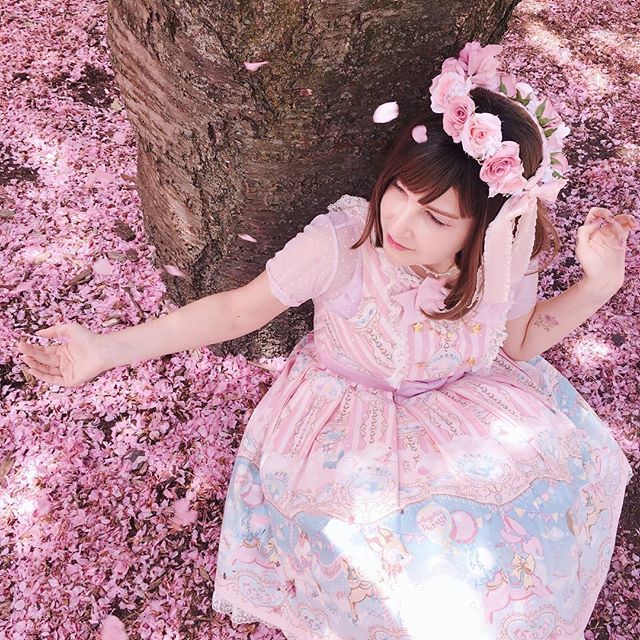 victoriasuzanne's tweet photo. Happy Sunday!! 🌸⛅️ I’m happy to be home in New York City and starting wedding planning! 💍✨ How was your weekend? 💖 .
.
.
.
#ihavethisthingwithcolour #pinklove #pinkobsessed #dspink #angelicpretty #lolitafashion #discoverunder100k #stylemacarons #… https://t.co/hAMacA33DE https://t.co/c8Q8umGNQD