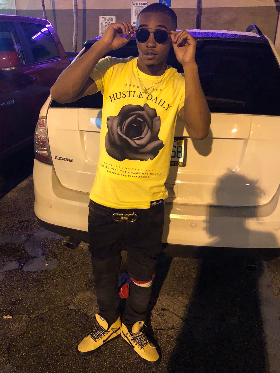 geepaid's tweet photo. I been my own stylist you canโt design this ๐๐๐ ๐ญ๐น #GDOUBLEE https://t.co/VBoqAsVIk2