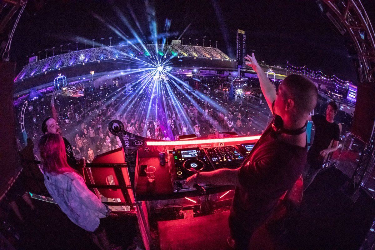 KalliopeStage's tweet photo. @jayceeoh crushed it
Day 1! 📸: @alexvarsa
Who’s ready for Day 2 @edc_lasvegas ?!? .
#kalliopestage #edc2017 #walterproductions #djsharp https://t.co/rwssX7CFwS