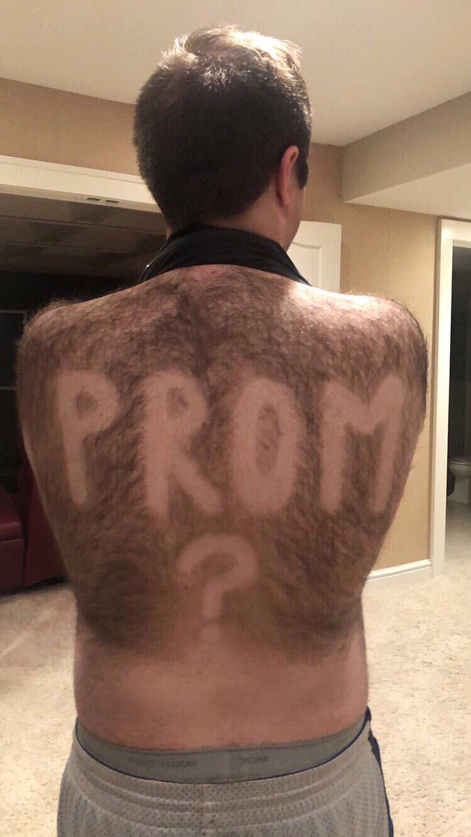 How a real man asks a girl to prom😍😍