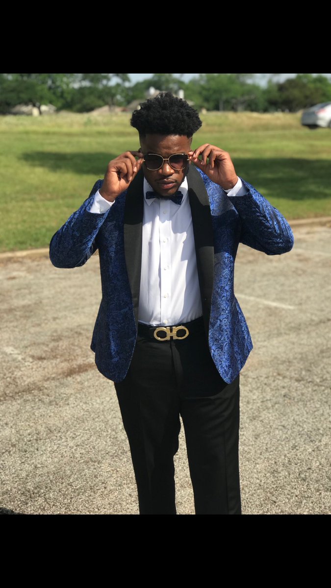 Fatsobrazy's tweet photo. When You Living Like This They Supposed To Hate 💙 #Prom2k18 #ViewsFromTheNawf https://t.co/pNDXatDgWj