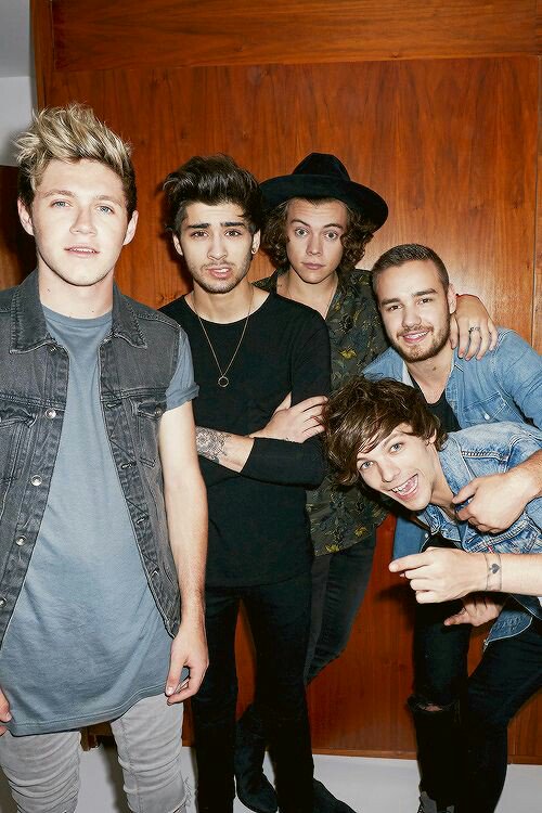 EvaStylinsonxx's tweet photo. KEEP VOTING PLEASE!!FOR OUR BOYS!!
#1DBBMAs https://t.co/Jn6CSELdxV