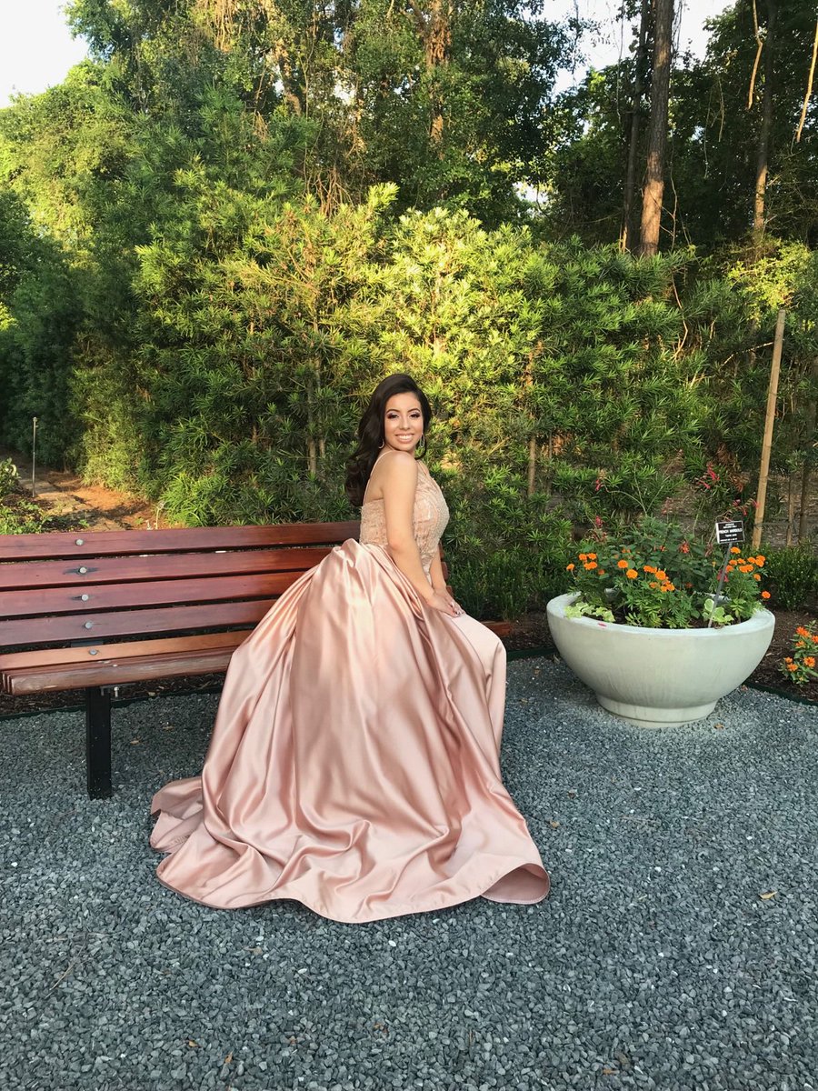 TonisDesigns's tweet photo. Prom 2k18 https://t.co/dfALiR94ZV