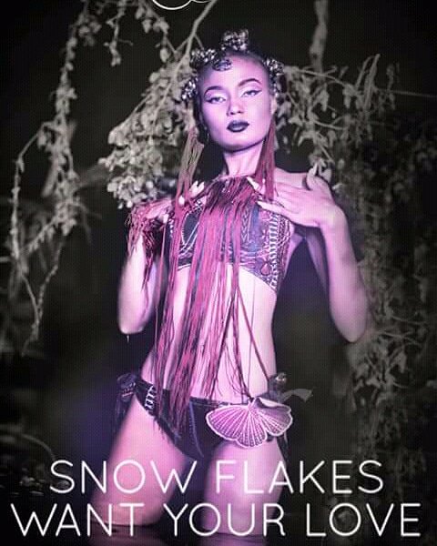 Generation_228's tweet photo. SNOW FLAKES - WANT YOUR LOVE
(CLIP OFFICIEL)
https://t.co/m6tLKjBFpu
Telecharge le son ici:
https://t.co/QL1I14Yvg9
#SnowFlakes
#WantYour
#GUNBYKATTA
#BigThinkEnt.
@AgbeshieMusic
@wizkidayo
@davidguetta
@TRACENaija
@TRACE_Urban https://t.co/jSULcECfIP