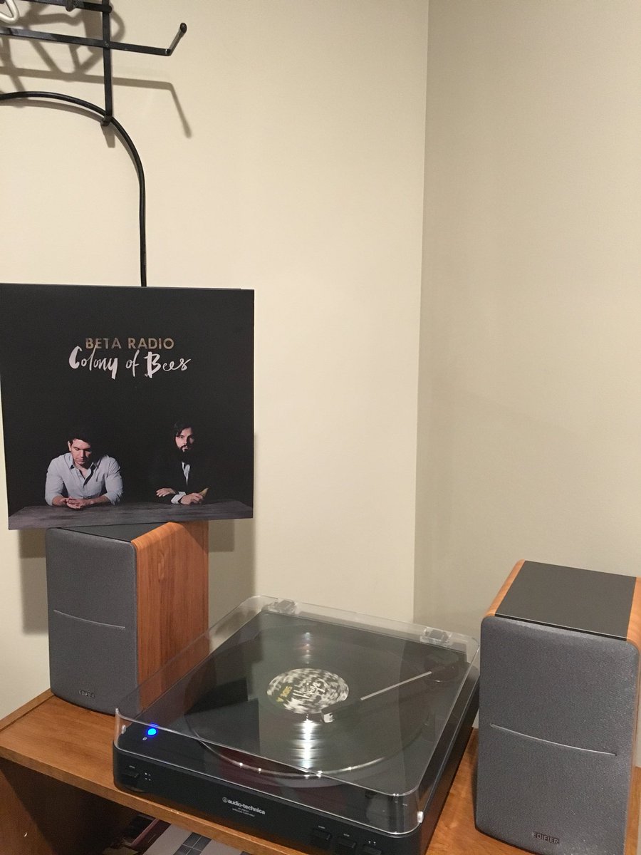 andywarner16's tweet image. Had a great time seeing @handsomestghost last night! And a BIG shoutout to @BetaRadio for hooking me up with some new vinyl!! @hann_buell