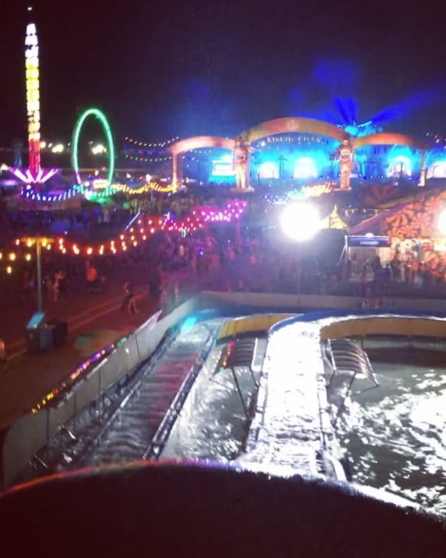 idr3wi's tweet photo. Can’t go to EDC without trying some of the rides 😁😁 #edclv #bigsplash #lovethelights https://t.co/GdjTPja9dO https://t.co/vlZdlO2uMl