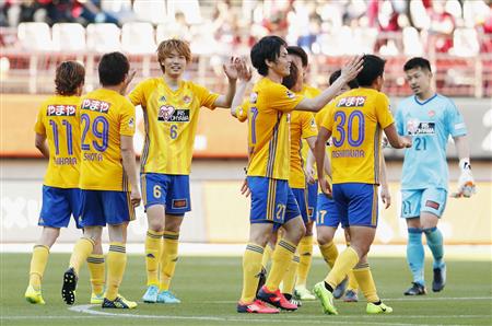 vegalta_jikkyo's tweet photo. 関口から石原だ板倉だ！　アウェイで鹿島を撃破（サンスポ）https://t.co/UOsKQEc5Xr流れるような鮮やかな攻撃だった。関口の左クロスに石原が飛び込み先制弾。６５分関口の左ＣＫを大岩が頭でつなぎ板倉がヘディングで決勝の２点目。関口が両得点に絡む活躍で１５連戦の最終戦を勝利で締めくくった。 https://t.co/ycMs5E8s7E