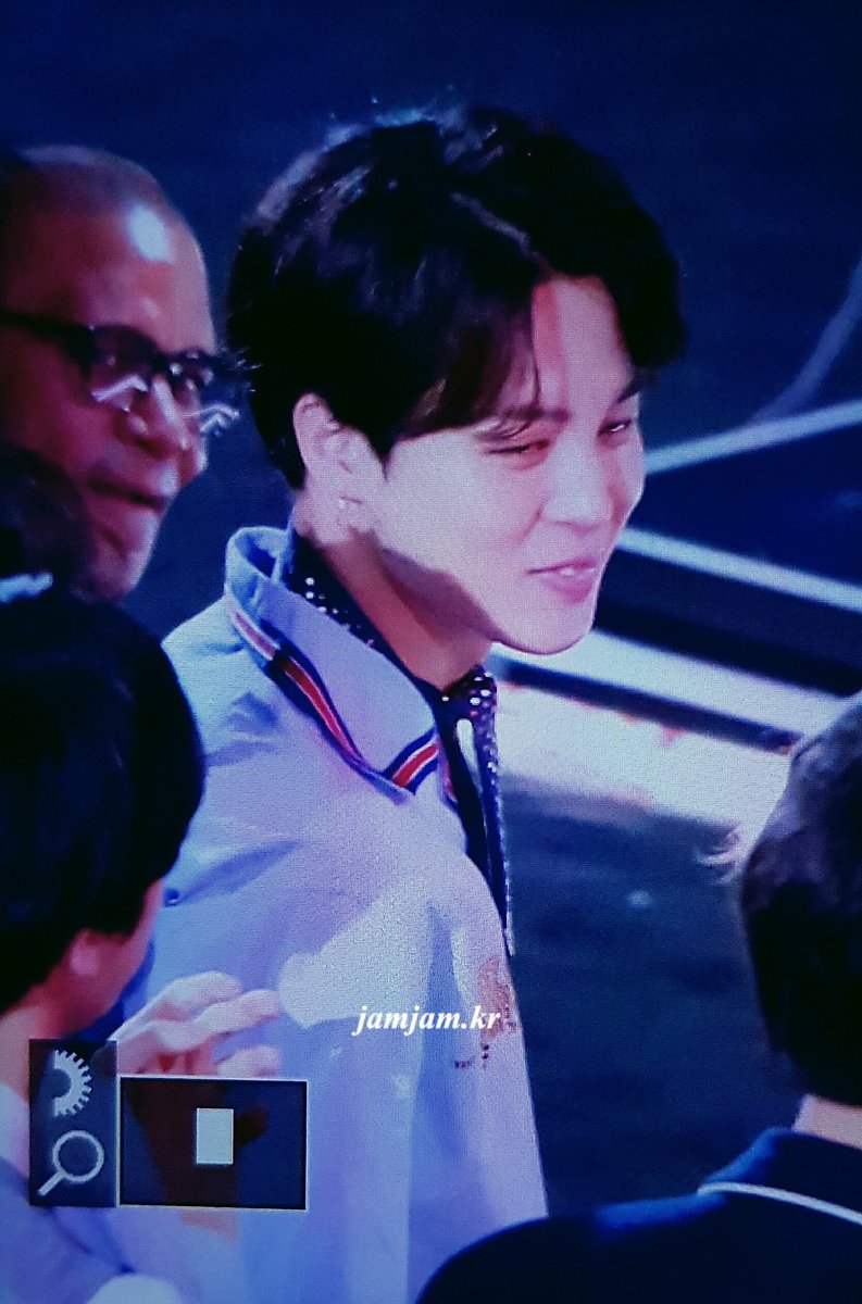 parkjamjam_kr's tweet photo. 180520 BBMAs #BTS #JIMIN #지민 2년연속 소중한 상 축하해💕💕 https://t.co/hggescQN9g