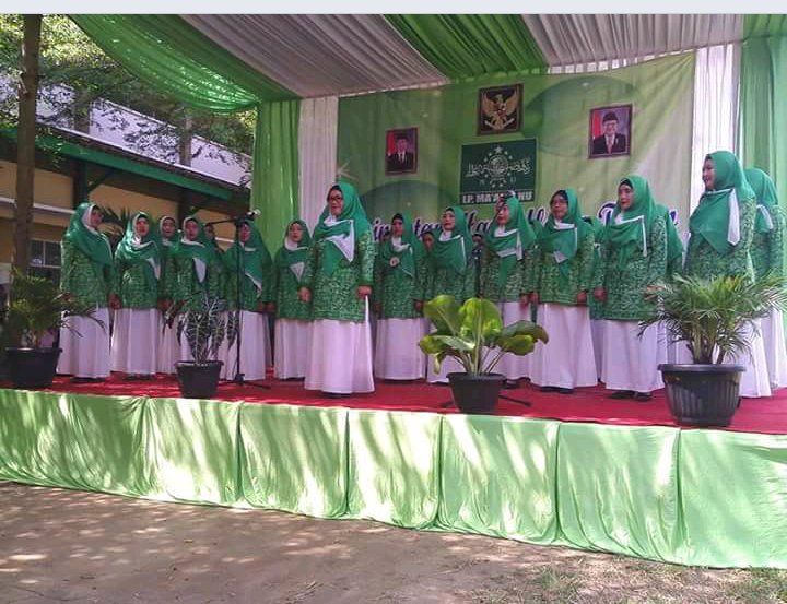 NUFatayat's tweet photo. Partisipasi sahabat fatayat ranting Darmakradenan dlm lomba paduan suara di SMK Maarif NU 02 Ajibarang, Ahad, 20 Mei 2017.. dan terpilih sahabat Eni sbg dirijen terbaik.. https://t.co/Lg0ZYizbgA