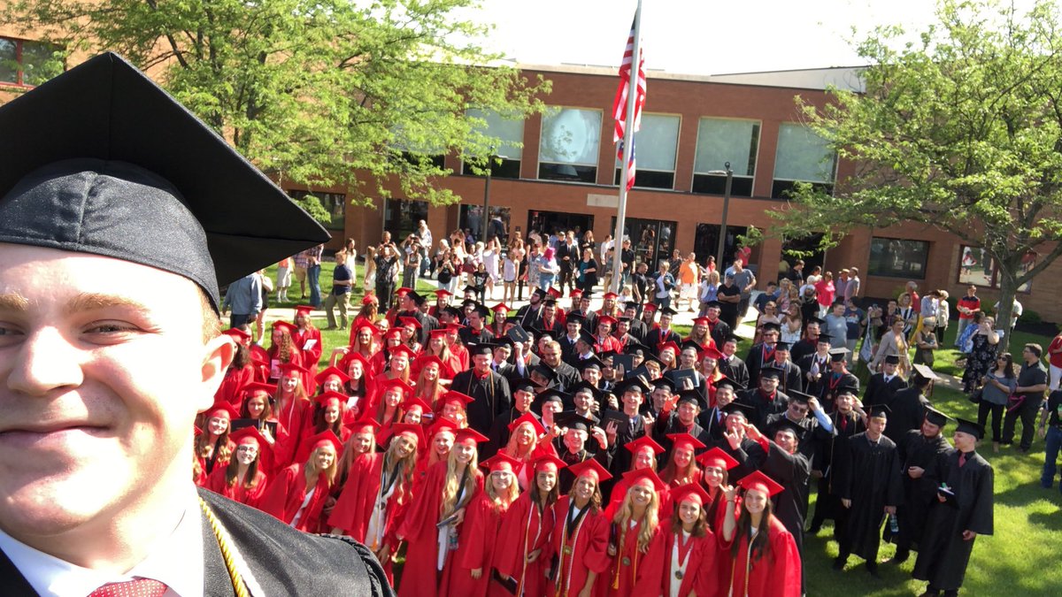 A_Young27's tweet photo. Last official class selfie 🎓 https://t.co/Dp1krHclIf