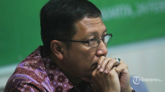Apa yang rakyat Indonesia khususnya umat Islam rekomendasikan untuk saudara Menteri Agama <a href="/lukmansaifuddin/">Lukman H. Saifuddin</a>??

MUNDUR= RETWEET 
LANJUT= LIKE 

Mohon tinggalkan alasan anda di komen agar ybs  menyimak. Terima kasih