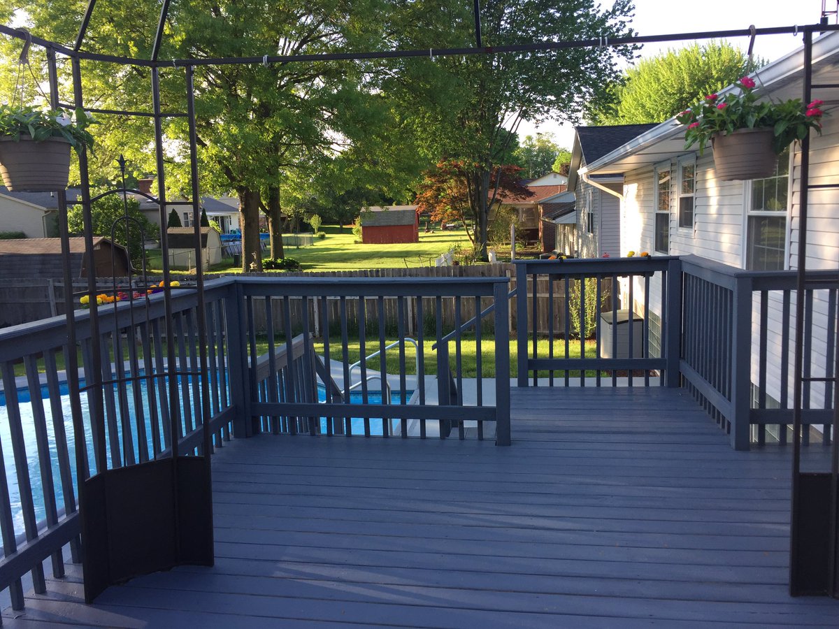 lindserlu's tweet photo. #diy #houseflippers #deckover #unfairfavor https://t.co/msiccn52ti