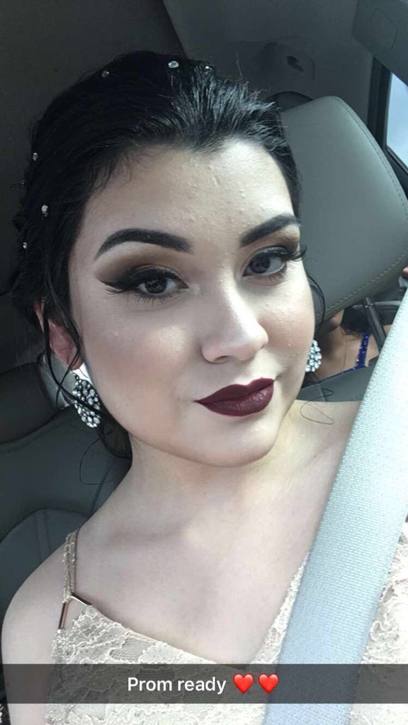 Prettiest_GirIs's tweet photo. Wow, @queenkat03 is absolutely stunning 😍 https://t.co/deoPFPzRkL