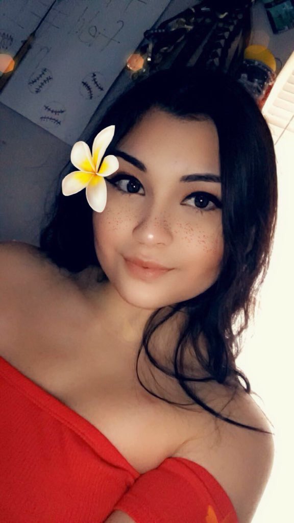Prettiest_GirIs's tweet photo. Wow, @queenkat03 is absolutely stunning 😍 https://t.co/deoPFPzRkL