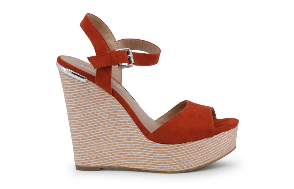 BuyNowIn's tweet photo. #BluByblos. #Sandalias y #cuñas vistosas y divertidas que potencian tu atractivo.
#Moda #mujer #modafemenina #modamujer #instafashion #fashion #tendencia #tiendaonline #zapatos #sandalia #felizlunes #buynowin
https://t.co/dyol3pcs5h https://t.co/vsakOHACTW