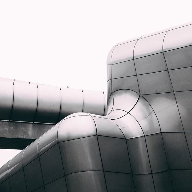 SornMagazine's tweet photo. Sebastian Weiss #frankfurt #germany https://t.co/okwDWk4dV0 https://t.co/kWqVkF13jh