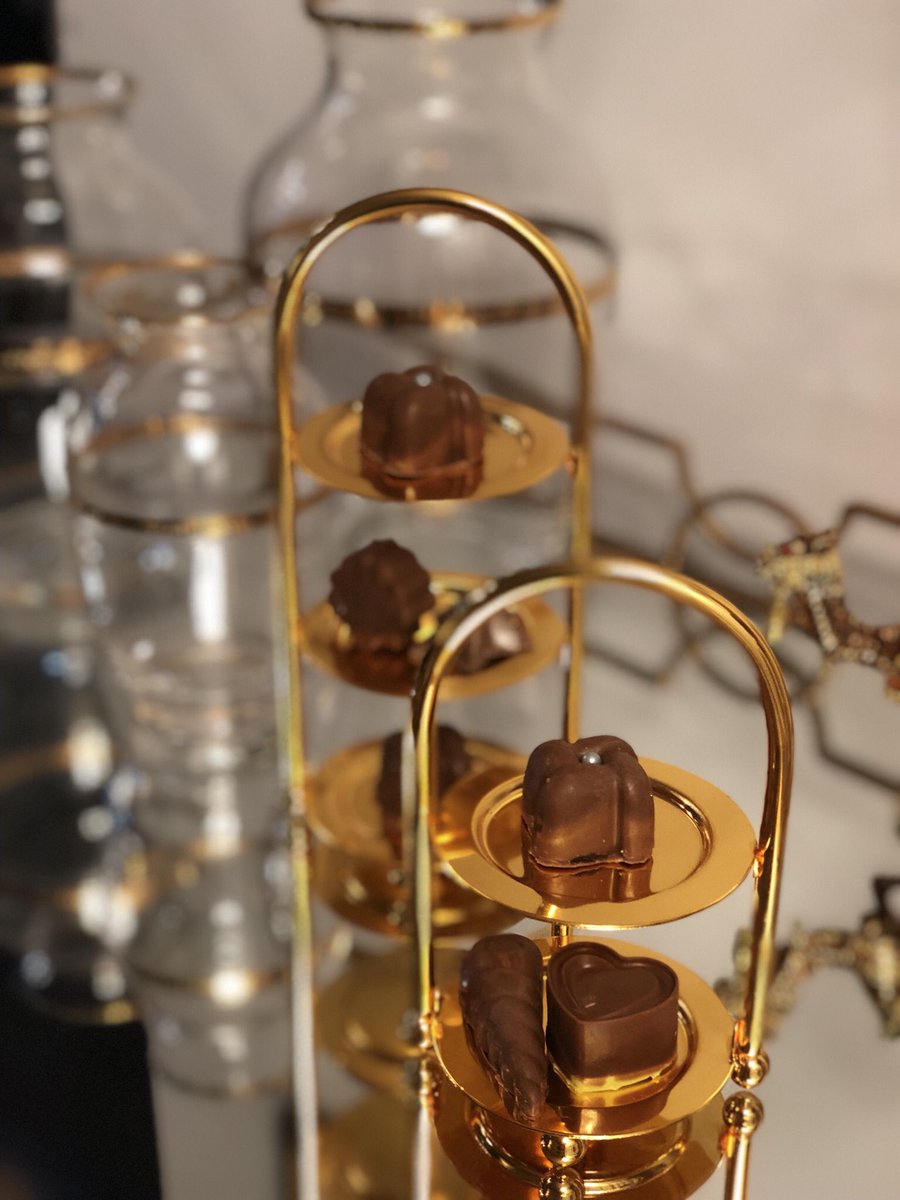 h2hdesserts's tweet photo. #doctorbaker #hearthtoheartdesserts #bakingdiary #justahobby #torontodesserts #homemade #truffles #oreo #desserts #oreotruffles #toronto #desserttable #orangeblossom #datepudding #date #halal #halaldessert #halalto #ramadanmarket #torontoramadan #torontoramadanmarket #rm2018 https://t.co/Wvzeesclch
