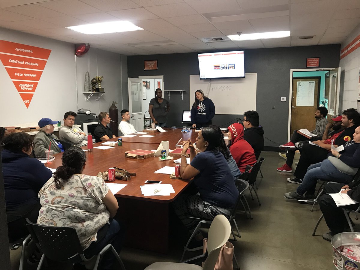 Deb_K_Collins's tweet photo. Service Department Training! Driving operational excellence! #TEAM#HAWTHORNE#SERVICEDEPARTMENT#OFAs#0620 https://t.co/vJxViYwUlC