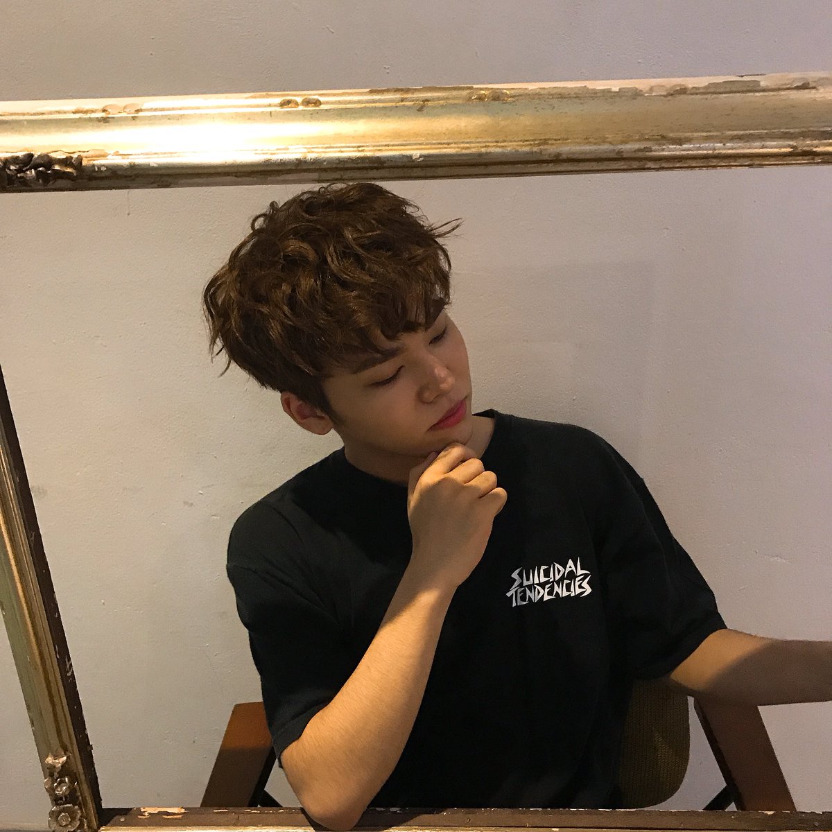 ONF_members's tweet photo. [#제이어스] 애들아 성인이 된걸 축하해 ! 🎊 #성년의날 https://t.co/R7y197fHtq