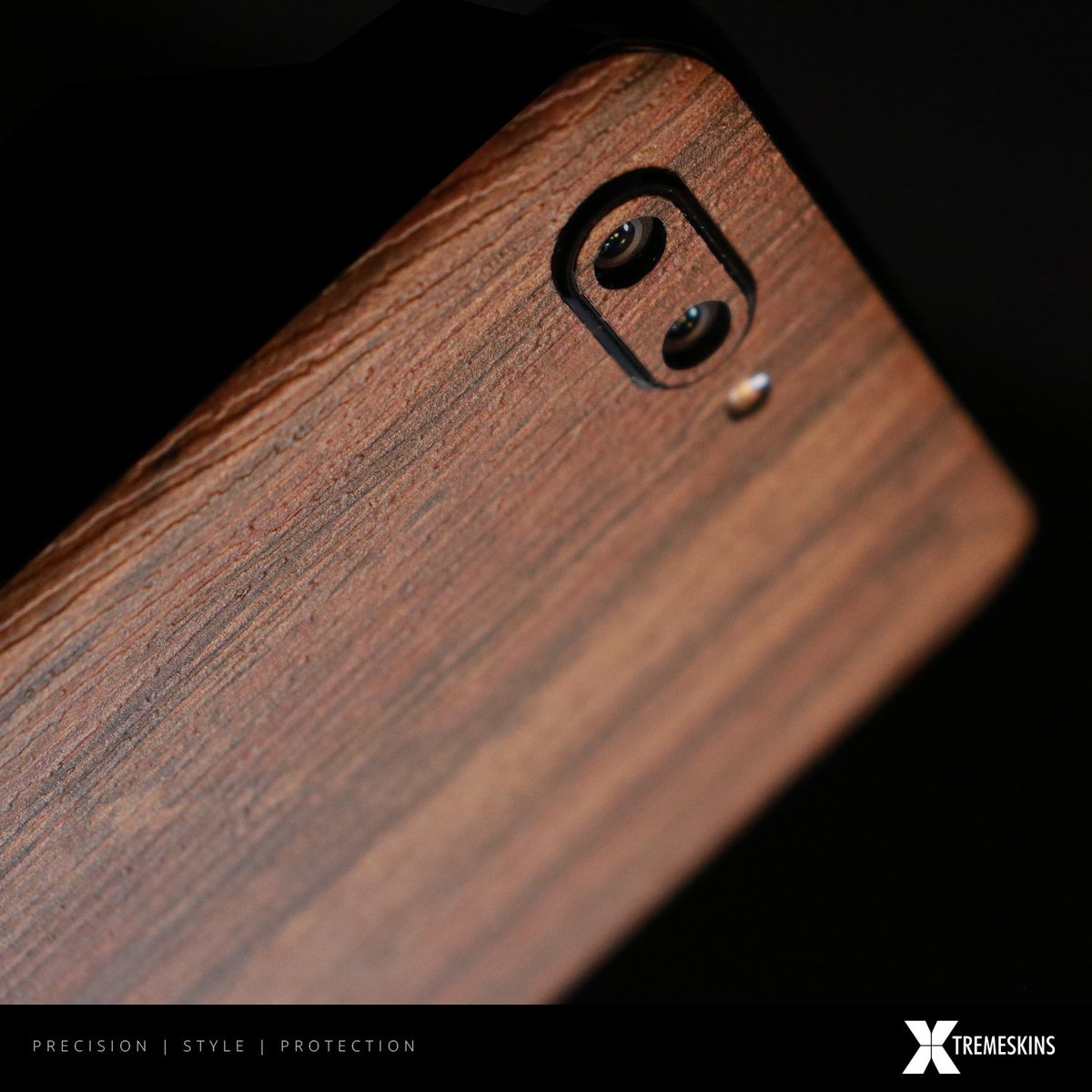 XtremeSkinsUK's tweet photo. It's the kinda wood you wanna touch. #AgedOak https://t.co/VtVlCQoRab