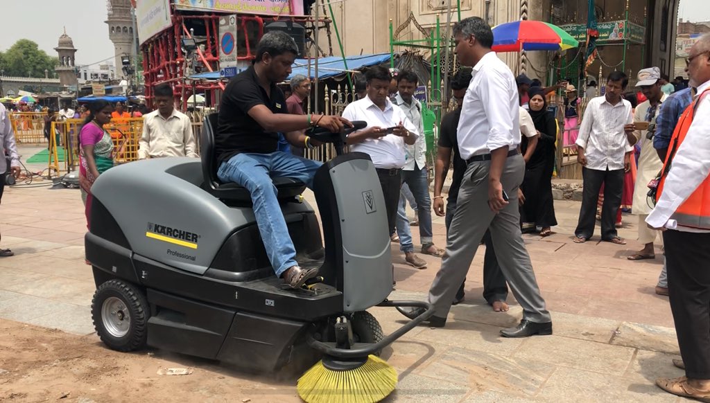 musharraf_ias's tweet photo. #ProjectCHARMinar, Charminar will soon have modern cleaning devices to keep its surrounding clean 24x7. Let’s come together to Conserve &amp; Restore #PrideofHyderabad  #SwachhBharat https://t.co/gpT5DD07cX