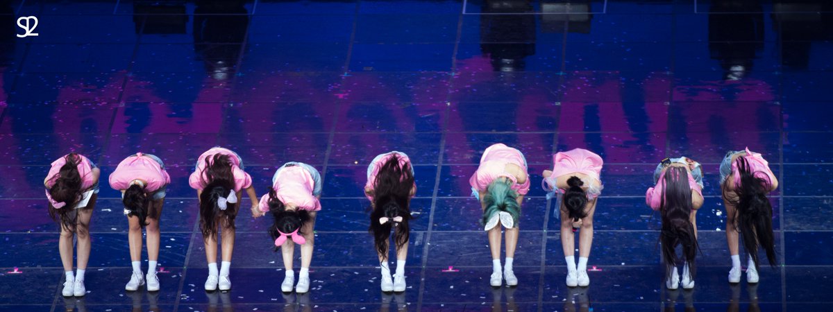 by_SI2_'s tweet photo. 우리 앞에 와줘서 너무 고마워!!
180520 TWICELAND 콘서트
#TWICELAND #TWICE #트와이스 #수고했어_트와이스 https://t.co/jwJwwfSowJ